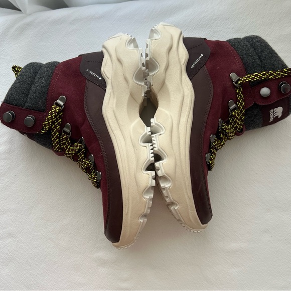 New SOREL Women's Kinetic Breakthru Conquest Waterproof Laceup Boots Size 6 - Picture 7 of 10